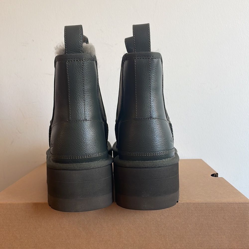 UGG Neumel Platform Chelsea Boots Forest Night Women Size 9 - Picture 11 of 15